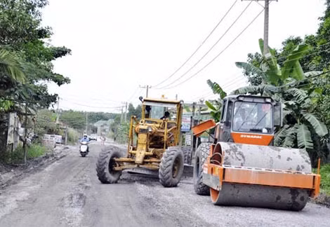 Đường Đinh Quang Ân thi công sửa chữa từ tháng 9/2014 vẫn chưa hoàn thành.