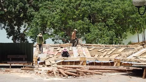 Xây dựng các công trình phụ trợ bên hồ nước trong khuôn viên nghĩa trang.