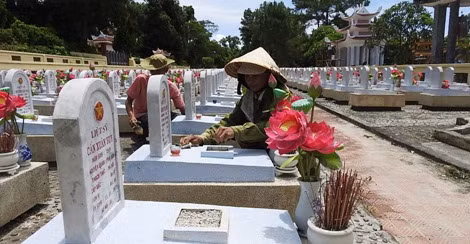 Các phần mộ liệt sĩ được sửa sang, sơn mới