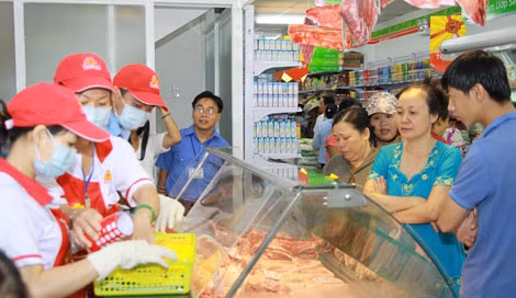 Chăn nuôi trong nước ngày càng khó cạnh tranh với nước ngoài. Chăn nuôi trong nước ngày càng khó cạnh tranh với nước ngoài.