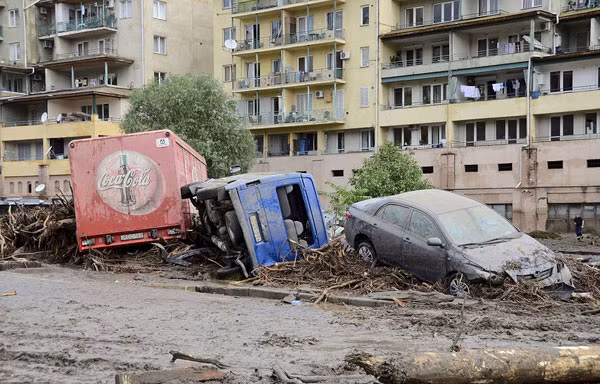 Thị trưởng Tbilisi David Narmania trả lời phỏng vấn cho biết ít nhất 8 người thiệt mạng và hàng chục ngôi nhà bị phá huỷ trong trận lụt. Ảnh: Reuters.