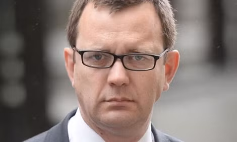Ông Andy Coulson.