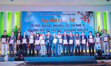 Trao giải thưởng cho các tác giả đoạt giải A.