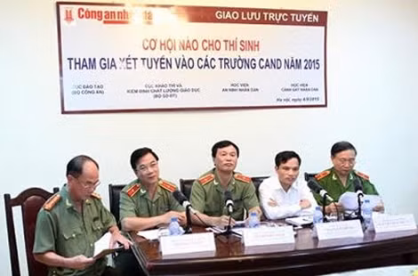 Giao lưu trực tuyến cơ hội nào cho thí sinh tham gia xét tuyển vào các trường CAND do Báo CAND tổ chức năm 2015.