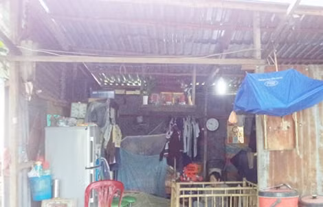 Căn nhà rách ở đảo Thái Lan.