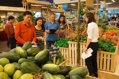 Mua sắm tăng dịp cuối năm thúc đẩy nhu cầu vay tiêu dùng. Ảnh minh họa.