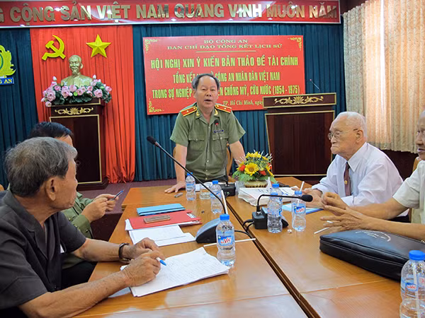 Thiếu tướng Nguyễn Thanh Nam phát biểu tại hội nghị.