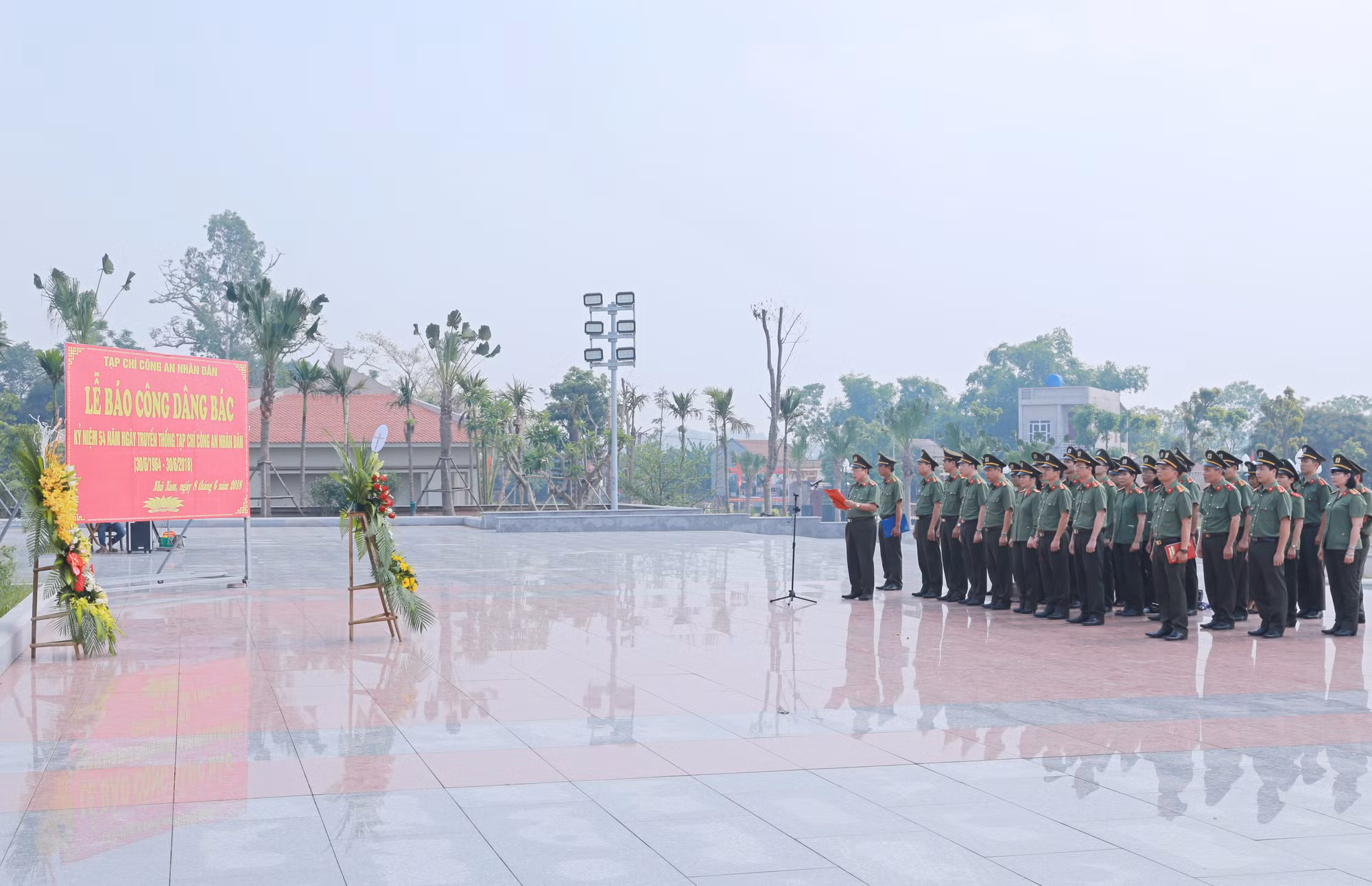 Tạp chí CAND báo công tại Khu lưu niệm Sáu điều Bác Hồ dạy