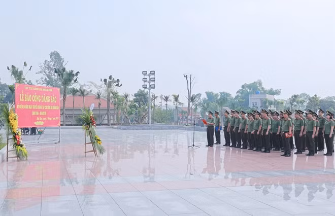 Tạp chí CAND báo công tại Khu lưu niệm Sáu điều Bác Hồ dạy ảnh 1