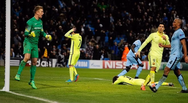 Messi gục mặt tiếc nuối khi bỏ lỡ bàn thắng từ chấm phạt đền. Ảnh: Internet. Messi gục mặt tiếc nuối khi bỏ lỡ bàn thắng từ chấm phạt đền. Ảnh: Internet.