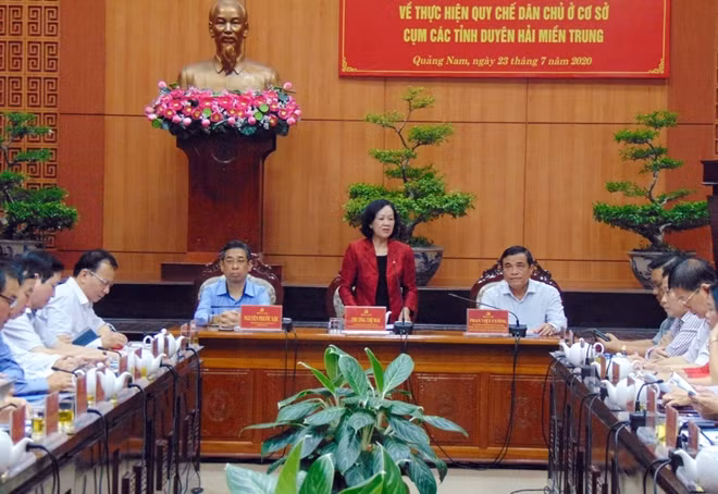 Đồng chí Trương Thị Mai phát biểu tại hội nghị.