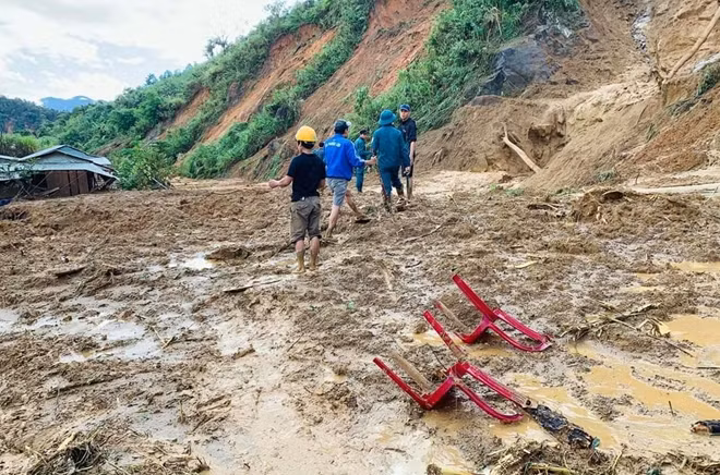Hiện trường vụ sạt lở ở thôn 3, xã Phước Lộc, huyện Phước Sơn. Ảnh: B.Đ