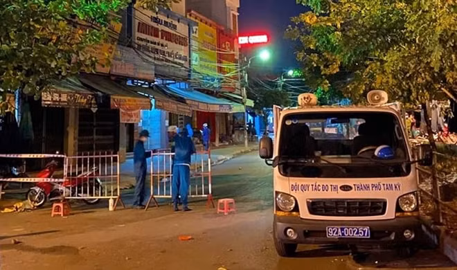 Tổ chức phong tỏa một khu dân cư có nguy cơ cao lây nhiễm dịch trên địa bàn TP Tam Kỳ.