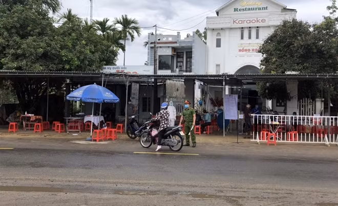 Chốt kiểm soát dịch COVID-19 tại ngã ba Đại Hiệp, huyện Đại Lộc có nhiệm vụ kiểm soát chặt số người và phương tiện từ Đà Nẵng và các tỉnh, thành đi vào các địa phương phía tây tỉnh Quảng Nam.