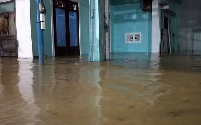 Nhiều nhà người dân tại huyện Đại Lộc bị ngập chìm trong lũ.