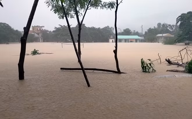 Nhiều khu dân cư tại Quảng Nam đang bị ngập sâu.