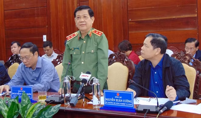 Thứ trưởng Nguyễn Văn Sơn phát biểu tại buổi làm việc.