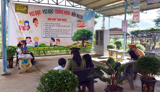 Công trình Thư viện xanh do Đoàn Thanh niên Công an tỉnh Quảng Nam triển khai trao tặng cho Trường Phổ thông dân tộc bán trú tiểu học Trà Vân.