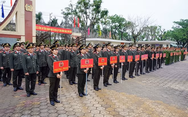 Công an các đơn vị, địa phương tại buổi lễ phát động.