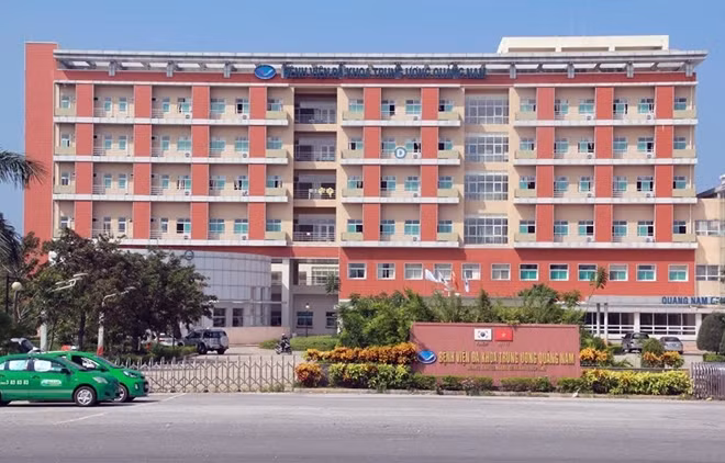 Bệnh viện Đa khoa Trung ương Quảng Nam đã làm thủ tục xuất viện cho nữ bệnh nhân vì kết quả xét nghiệm âm tính với virus nCoV.