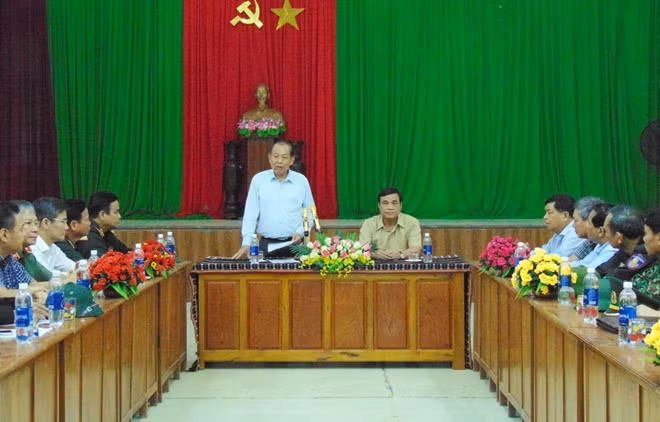 Phó Thủ tướng Trương Hòa Bình phát biểu tại buổi làm việc với lãnh đạo huyện Tây Giang.