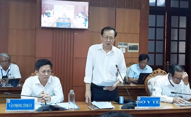 Ông Nguyễn Văn Hai báo cáo giải trình tại buổi làm việc.