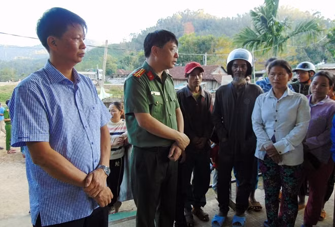 Đại tá Phạm Khải mong rằng những suất quà được trao tặng lần này sẽ góp phần giúp người dân sớm vượt qua khó khăn, ổn định đời sống.