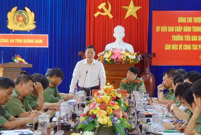 Ông Lê Trí Thanh phát biểu tại buổi làm việc.