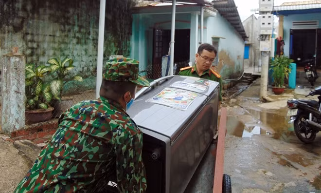 Nhiều hộ dân ở những nơi xung yếu, trũng thấp đã được giúp đỡ di dời tài sản đến nơi an toàn.