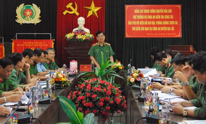 Thứ trưởng Nguyễn Văn Sơn phát biểu chỉ đạo tại buổi làm việc.