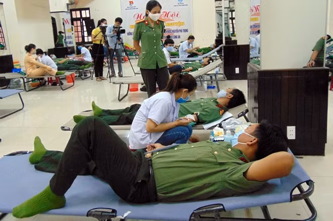 Việc tham gia hiến máu tình nguyện đã kịp thời cung cấp nguồn máu phục vụ công tác khám chữa bệnh trong mùa dịch COVID-19.