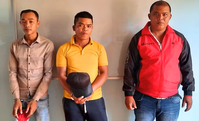 Nam, Vĩnh và Hùng tại cơ quan Công an. Ảnh: C.A