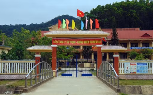 Công an tỉnh Phú Yên thực hiện chương trình “Sóng máy tính cho em” ảnh 6