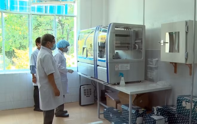 Hệ thống xét nghiệm Real time PCR tự động tại Trung tâm Kiểm soát bệnh tật tỉnh Quảng Nam.