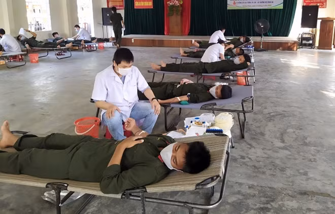 Hiến máu tình nguyện, nghĩa cử cao đẹp của tuổi trẻ Công an tỉnh Quảng Nam giữa mùa COVID-19.