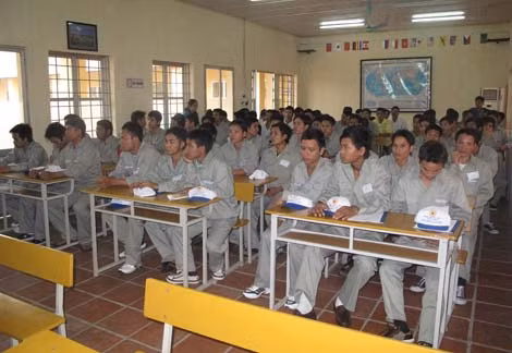 Người lao động cần phải được đào tạo bài bản và trang bị kỹ năng để giảm thiểu rủi ro khi xuất khẩu lao động. Người lao động cần phải được đào tạo bài bản và trang bị kỹ năng để giảm thiểu rủi ro khi xuất khẩu lao động.