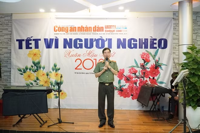Thiếu tướng Phạm Văn Miên, Tổng biên tập Báo CAND, phát biểu khai mạc chương trình.