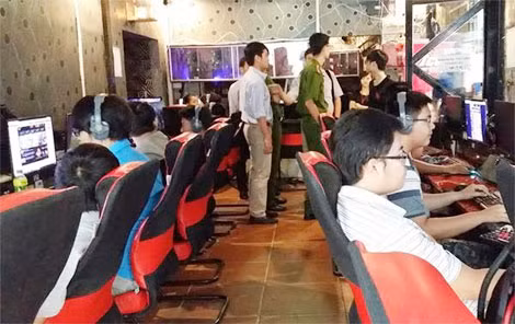 Lực lượng chức năng kiểm tra Cyber Game tại địa chỉ 443/22 Lê Văn Sỹ, phường 12, quận 3, TP Hồ Chí Minh.