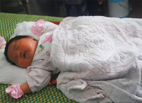 Bé gái chào đời có cân nặng 5,2kg
