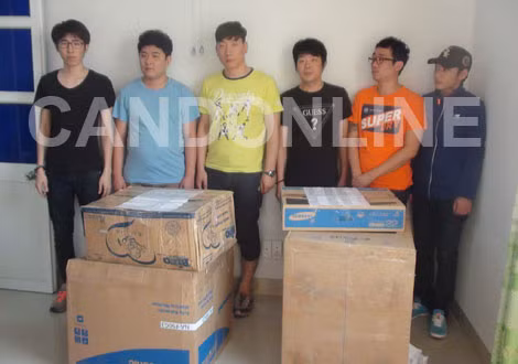 6 đối tượng người Hàn Quốc cùng tang vật thu giữ. 6 đối tượng người Hàn Quốc cùng tang vật thu giữ.