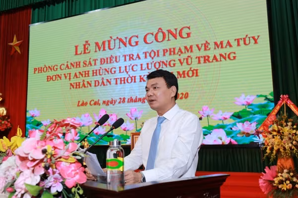 Đồng chí Đặng Xuân Phong phát biểu tại lễ mừng công