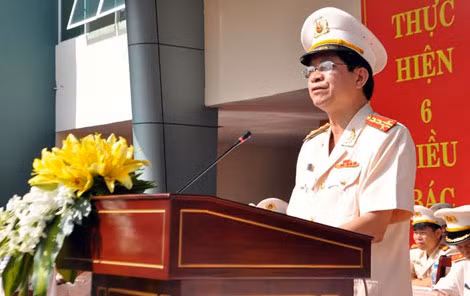 Đại tá, PGS.TS Đặng Văn Đoài báo cáo thành quả đạt được trong năm học 2014-2015 và phương hướng năm học 2015-2016.