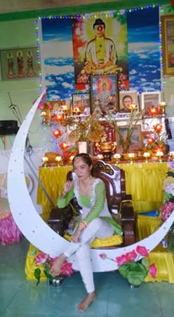 Cung trăng của "công chúa Hằng Nga Minh Nguyệt" mô phỏng cung trăng của truyện tranh "Công chúa Mặt trăng" và "Thủy thủ Mặt Trăng".