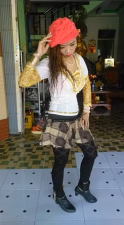 Trang phục của Nguyễn Thị Mỹ Châu là trang phục dạng cosplay.