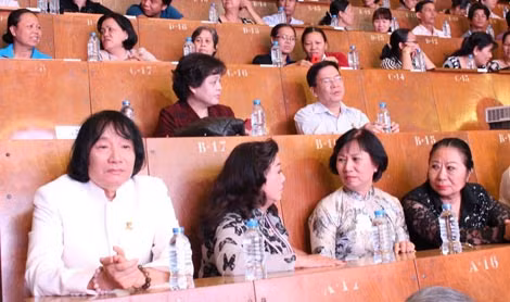 Buổi lễ rất cảm động và thu hút đông đảo người đến tham dự.