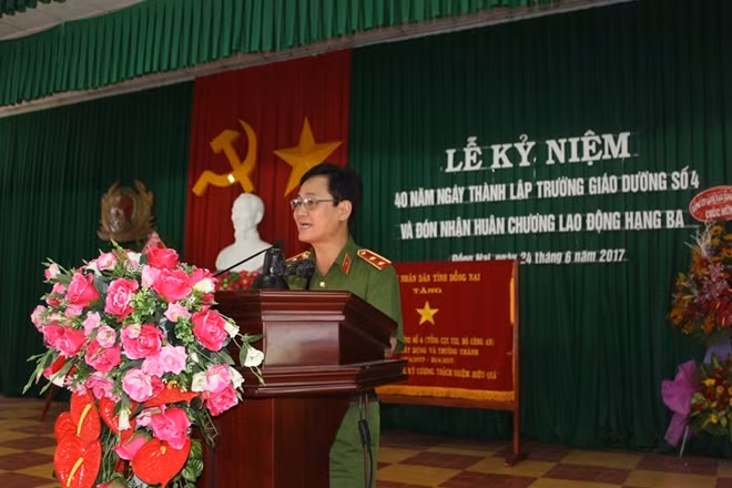 .Trung tướng Nguyễn Ngọc Bằng đã nhiệt liệt chúc mừng thành tích của Trường Giáo dưỡng số 4 trong suốt 40 năm qua.