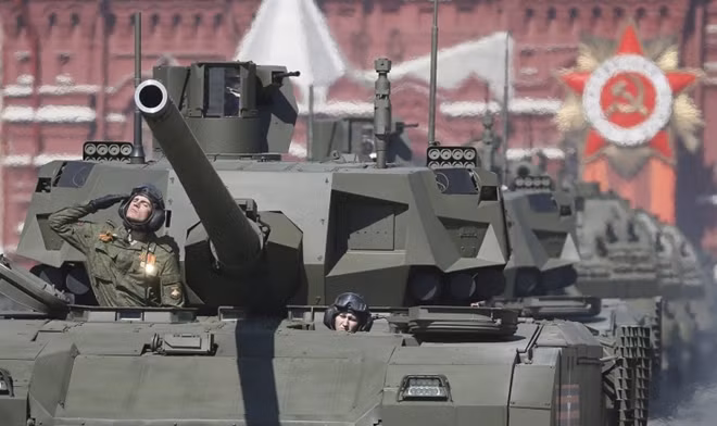 Siêu xe tăng Armata. Loại xe tăng chủ lực mới nhất của quân đội Nga được xem là tâm điểm trong màn phô diễn lực lượng của Nga tại lễ duyệt binh năm nay.