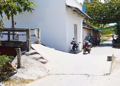 “Vồng khoai” lên cầu cao và ngắn… khiến xảy ra hàng chục vụ TNGT thời gian qua.