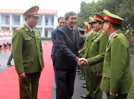 Lãnh đạo Bộ Tư lệnh CSCĐ đón tiếp Trưởng Ban Tuyên giáo Trung ương Đinh Thế Huynh. Lãnh đạo Bộ Tư lệnh CSCĐ đón tiếp Trưởng Ban Tuyên giáo Trung ương Đinh Thế Huynh.