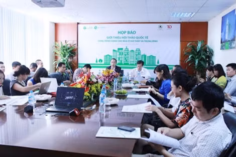 Toàn cảnh buổi họp báo.